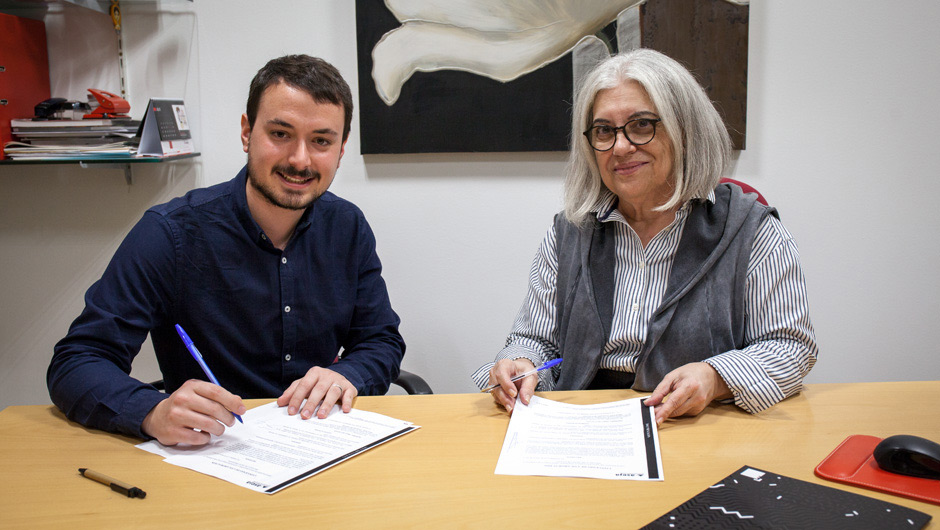 Firma con Asociación de estudiantes y jóvenes arquitectos de Granada
