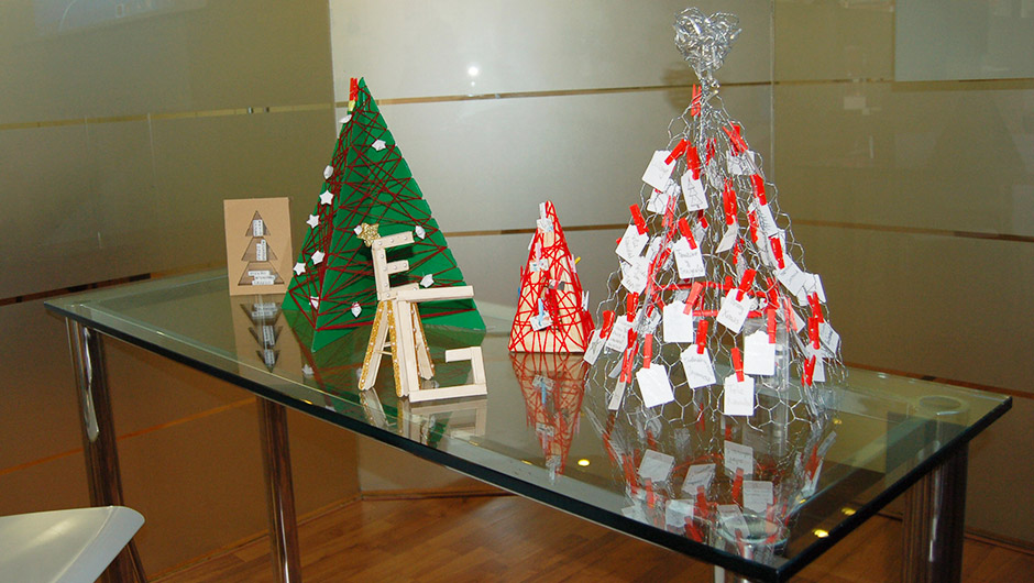 Árbol Navidad Escuela Arte Granada