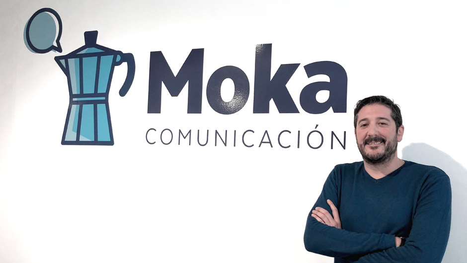 Raúl Gómez trabaja en estudio Moka Comunicación