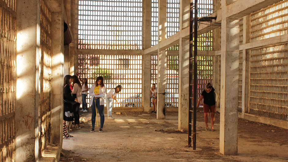 Alumnos de Diseño y Arquitectura de interiores visitan a secaderos de tabaco 