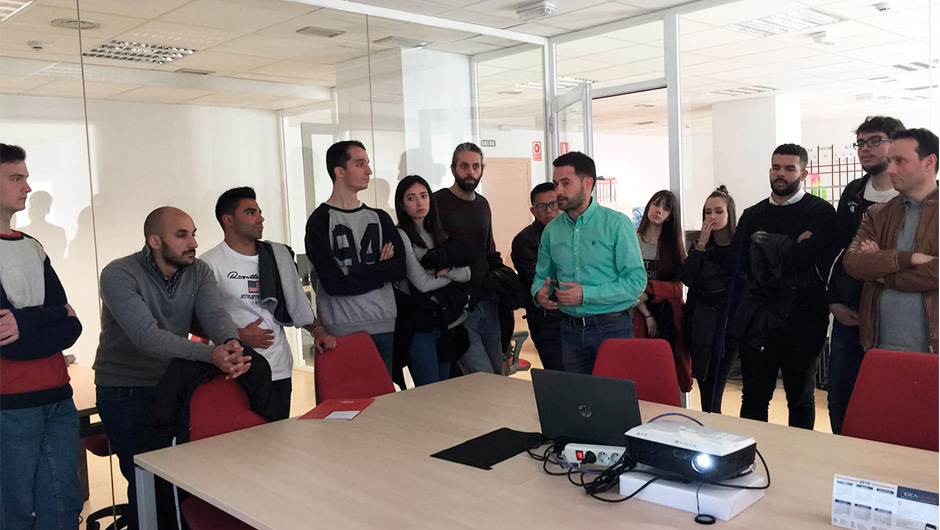 Alumnos Curso Superior Diseño y Desarrollo Web visitan al CETIC de Granada