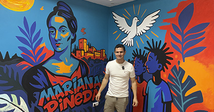 Michael Picado presenta la exposición Trazos por la Paz en Escuela Arte Granada